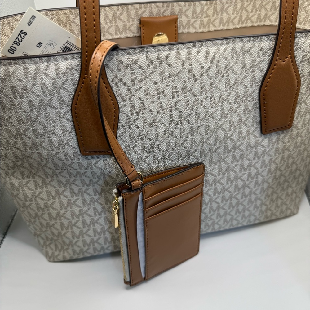 Michael Kors Charlie Tote W Zip case NWT - Picture 8 of 10